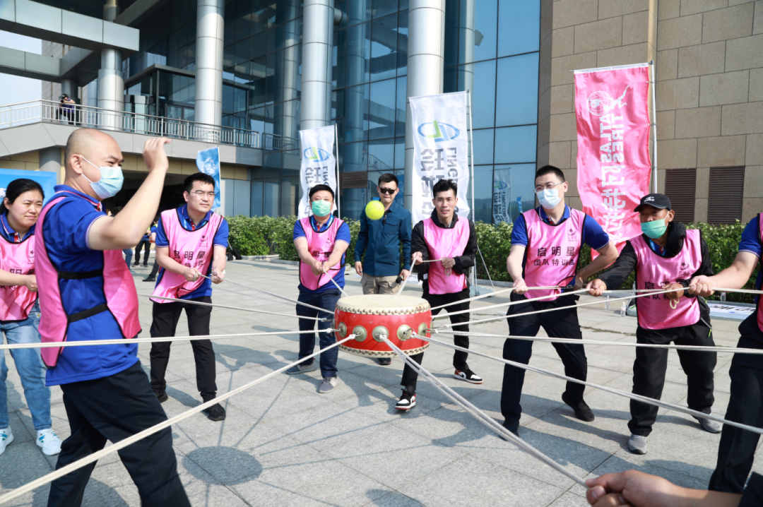 阿特拉斯在比赛中展现出优异的团队合作